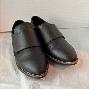 Soneha Peace Lily Cactus Black Leather Flats Size 6